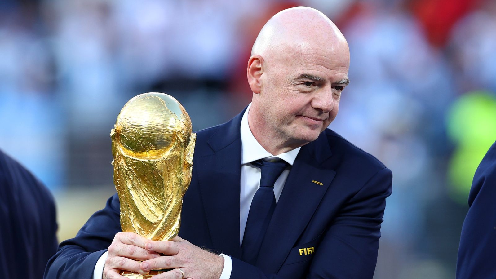 世界杯：国际足联主席詹尼·因凡蒂诺提出3000万英镑激励措施，促使成员支持有争议的私人投资计划